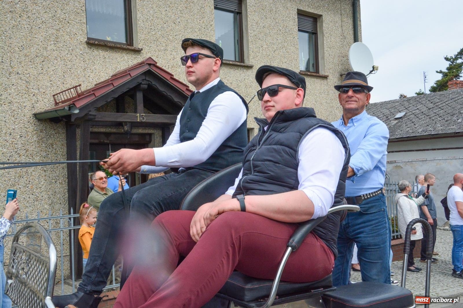 Zdjęcie w galerii na portalu naszraciborz.pl: Morawskie dziedzictwo, konie i goście honorowi – wielkanocna procesja w Pietrowicach Wielkich [FOTO i WIDEO] wiadomości z regionu