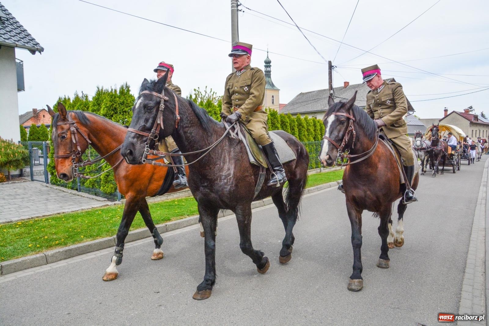 Zdjęcie w galerii na portalu naszraciborz.pl: Morawskie dziedzictwo, konie i goście honorowi – wielkanocna procesja w Pietrowicach Wielkich [FOTO i WIDEO] wiadomości z regionu