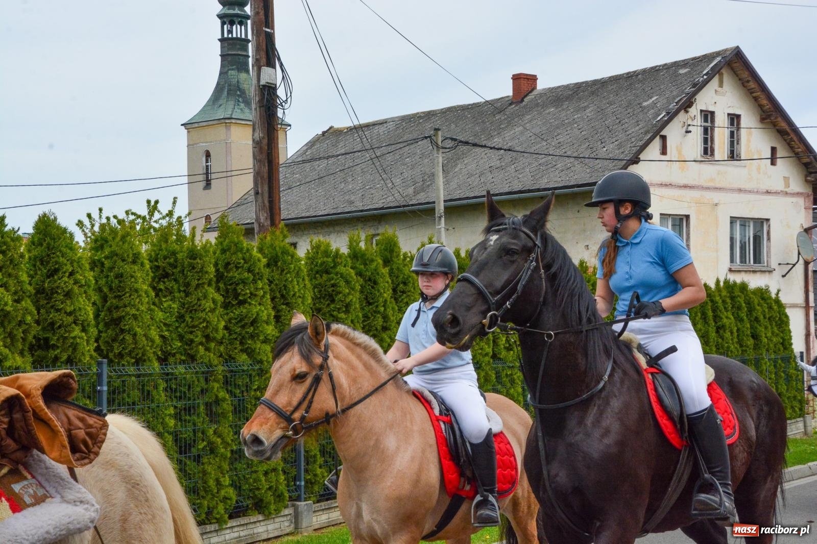Zdjęcie w galerii na portalu naszraciborz.pl: Morawskie dziedzictwo, konie i goście honorowi – wielkanocna procesja w Pietrowicach Wielkich [FOTO i WIDEO] wiadomości z regionu