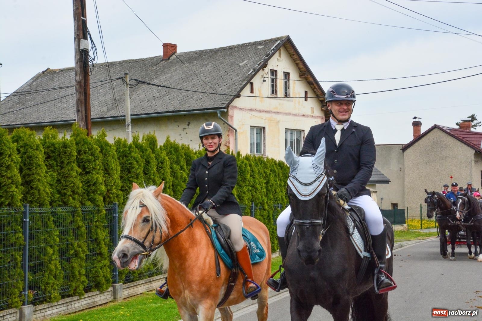 Zdjęcie w galerii na portalu naszraciborz.pl: Morawskie dziedzictwo, konie i goście honorowi – wielkanocna procesja w Pietrowicach Wielkich [FOTO i WIDEO] wiadomości z regionu
