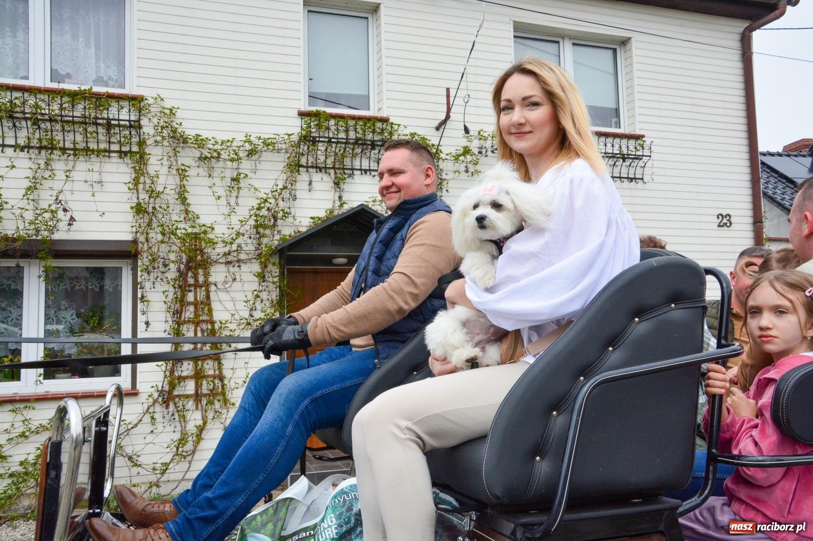 Zdjęcie w galerii na portalu naszraciborz.pl: Morawskie dziedzictwo, konie i goście honorowi – wielkanocna procesja w Pietrowicach Wielkich [FOTO i WIDEO] wiadomości z regionu