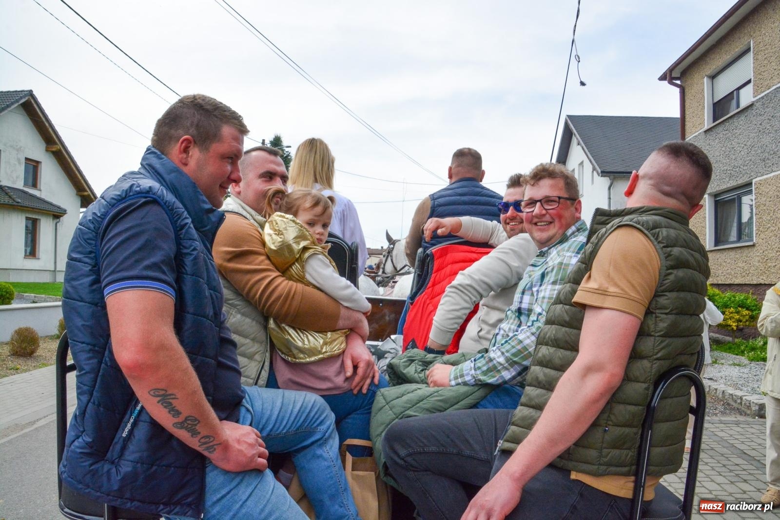 Zdjęcie w galerii na portalu naszraciborz.pl: Morawskie dziedzictwo, konie i goście honorowi – wielkanocna procesja w Pietrowicach Wielkich [FOTO i WIDEO] wiadomości z regionu