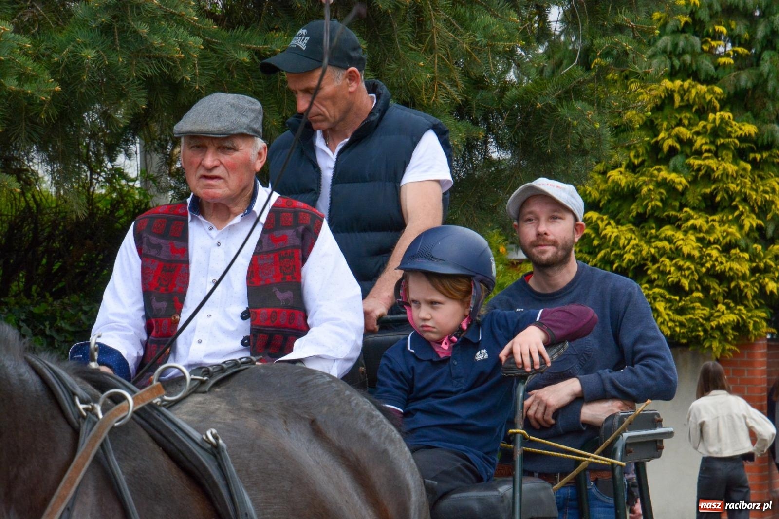 Zdjęcie w galerii na portalu naszraciborz.pl: Morawskie dziedzictwo, konie i goście honorowi – wielkanocna procesja w Pietrowicach Wielkich [FOTO i WIDEO] wiadomości z regionu