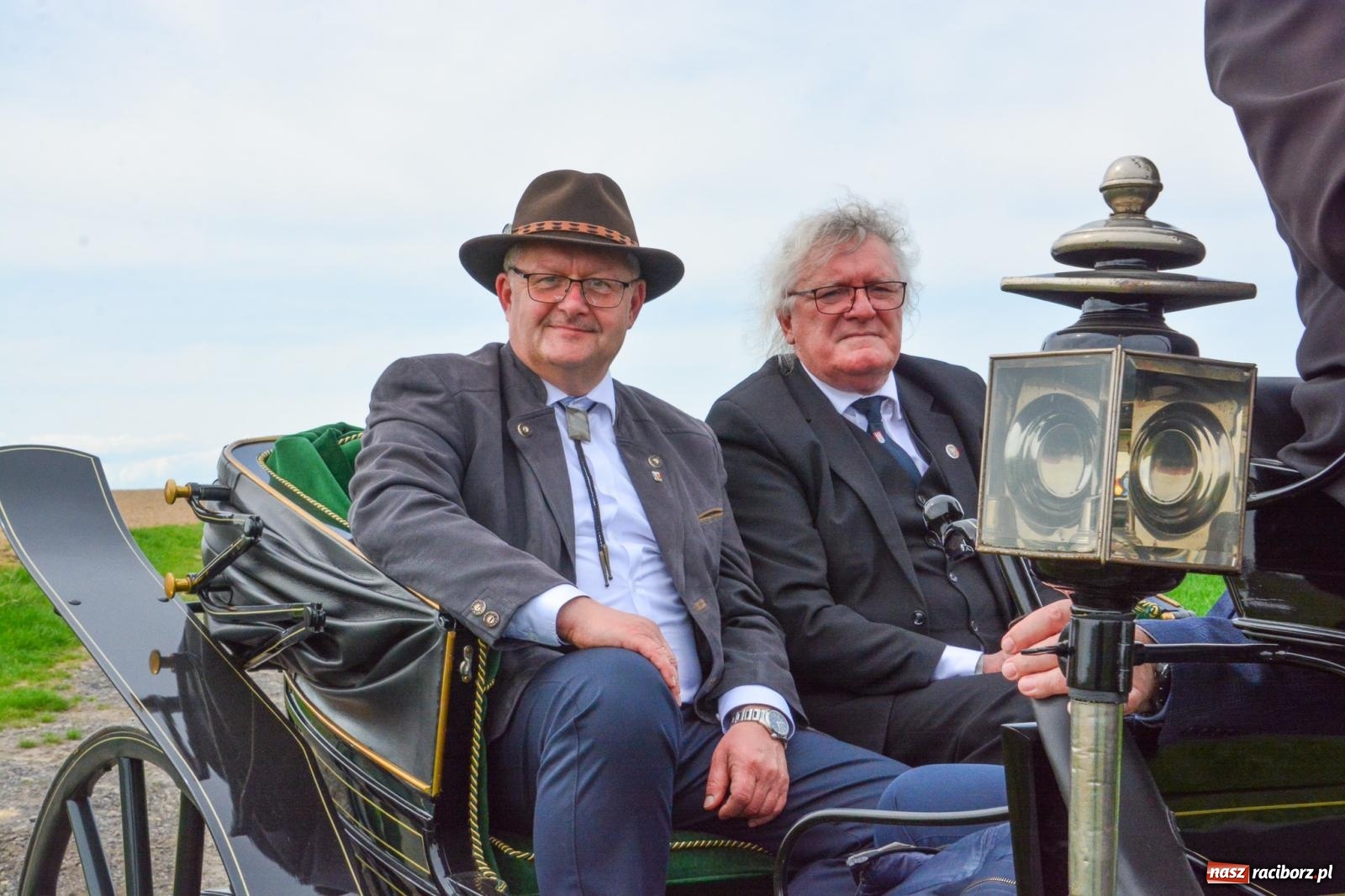 Zdjęcie w galerii na portalu naszraciborz.pl: 117 koni doliczono się podczas wielkanocnej procesji konnej w Bieńkowicach [FOTO i WIDEO] wiadomości z regionu