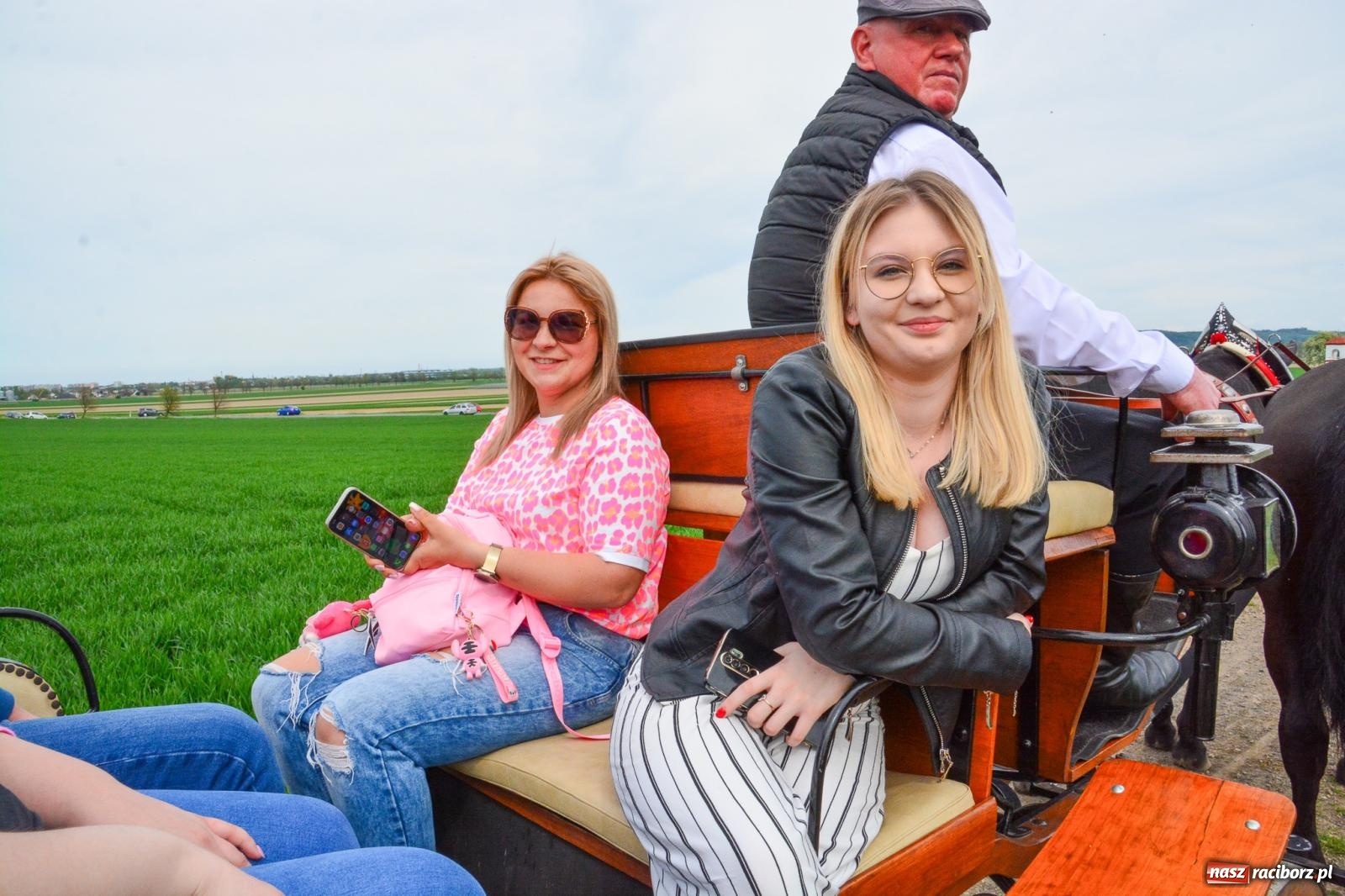 Zdjęcie w galerii na portalu naszraciborz.pl: 117 koni doliczono się podczas wielkanocnej procesji konnej w Bieńkowicach [FOTO i WIDEO] wiadomości z regionu