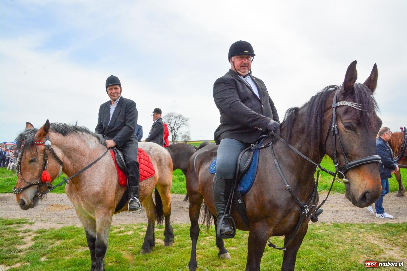 Zdjęcie w galerii na portalu naszraciborz.pl: 117 koni doliczono się podczas wielkanocnej procesji konnej w Bieńkowicach [FOTO i WIDEO] wiadomości z regionu