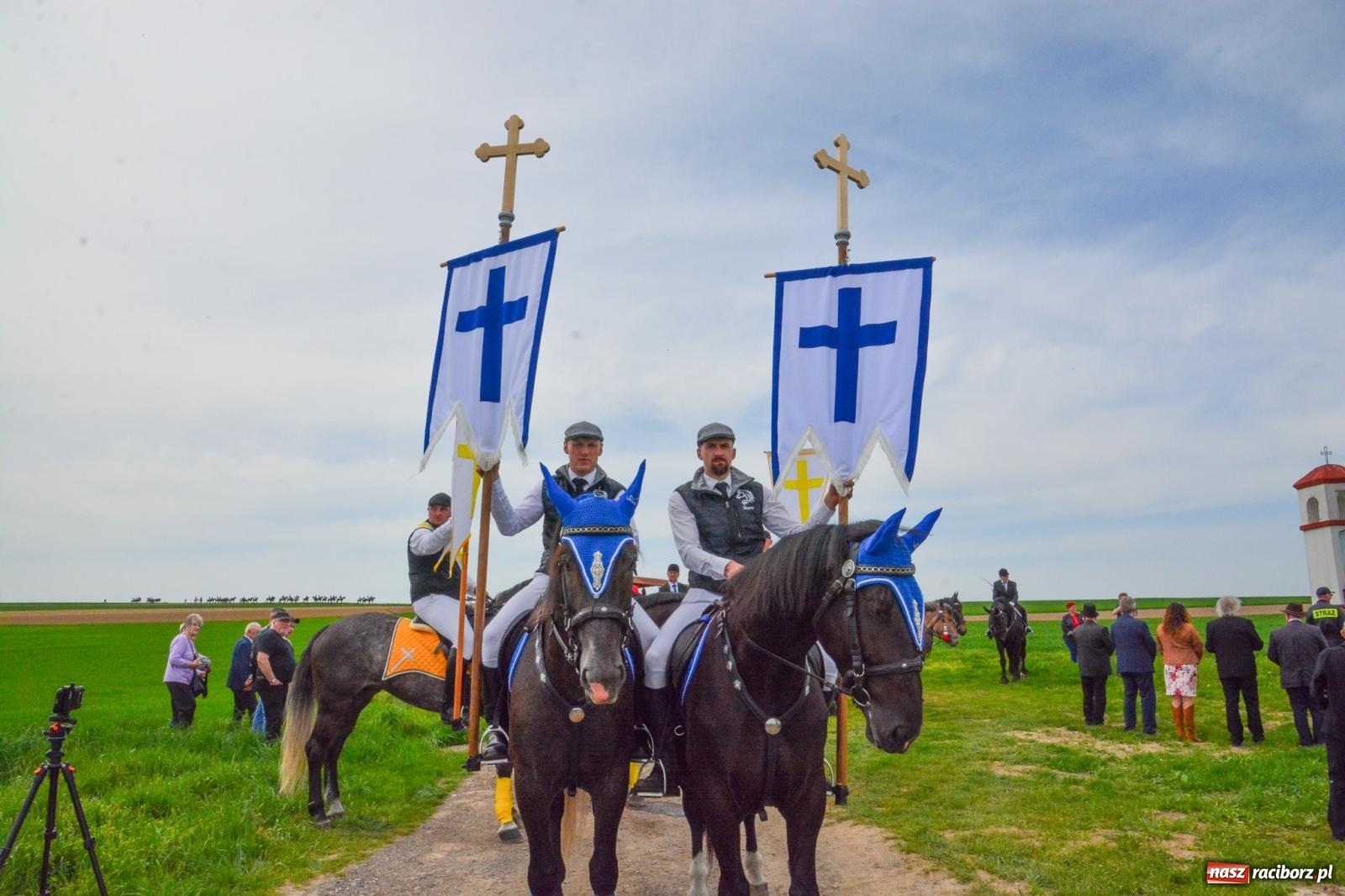 Zdjęcie w galerii na portalu naszraciborz.pl: 117 koni doliczono się podczas wielkanocnej procesji konnej w Bieńkowicach [FOTO i WIDEO] wiadomości z regionu