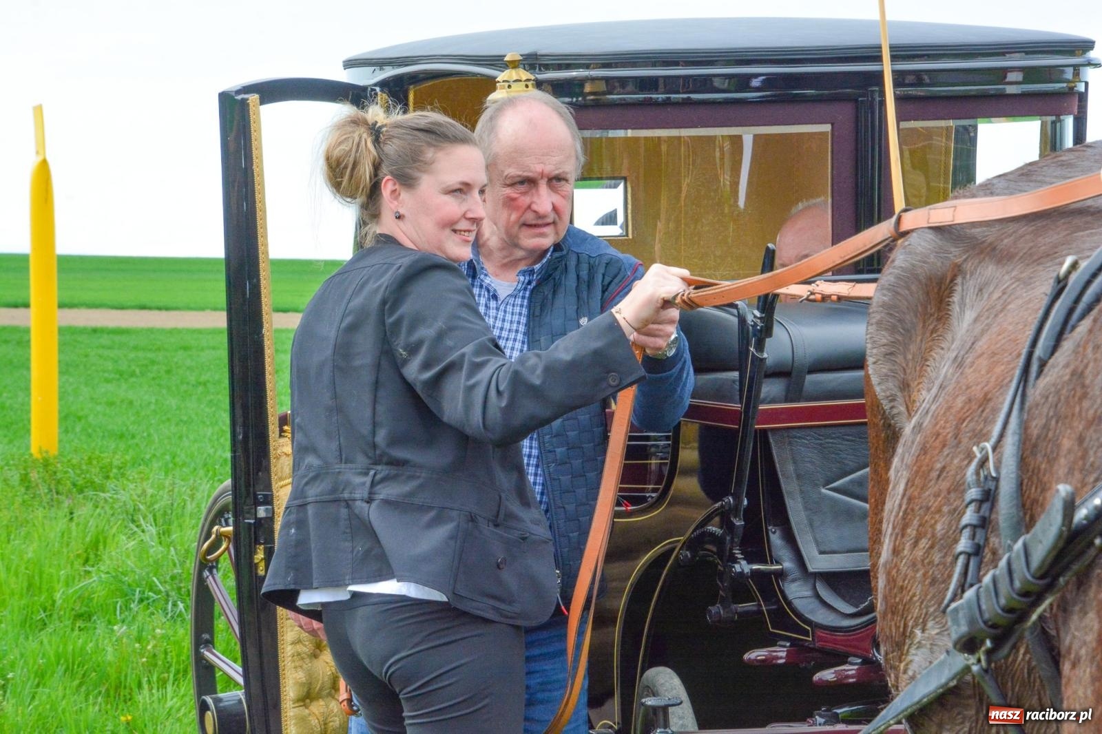Zdjęcie w galerii na portalu naszraciborz.pl: 117 koni doliczono się podczas wielkanocnej procesji konnej w Bieńkowicach [FOTO i WIDEO] wiadomości z regionu