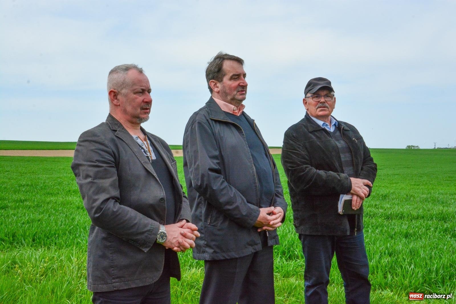 Zdjęcie w galerii na portalu naszraciborz.pl: 117 koni doliczono się podczas wielkanocnej procesji konnej w Bieńkowicach [FOTO i WIDEO] wiadomości z regionu
