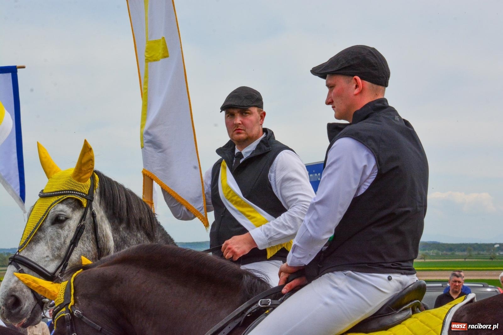 Zdjęcie w galerii na portalu naszraciborz.pl: 117 koni doliczono się podczas wielkanocnej procesji konnej w Bieńkowicach [FOTO i WIDEO] wiadomości z regionu