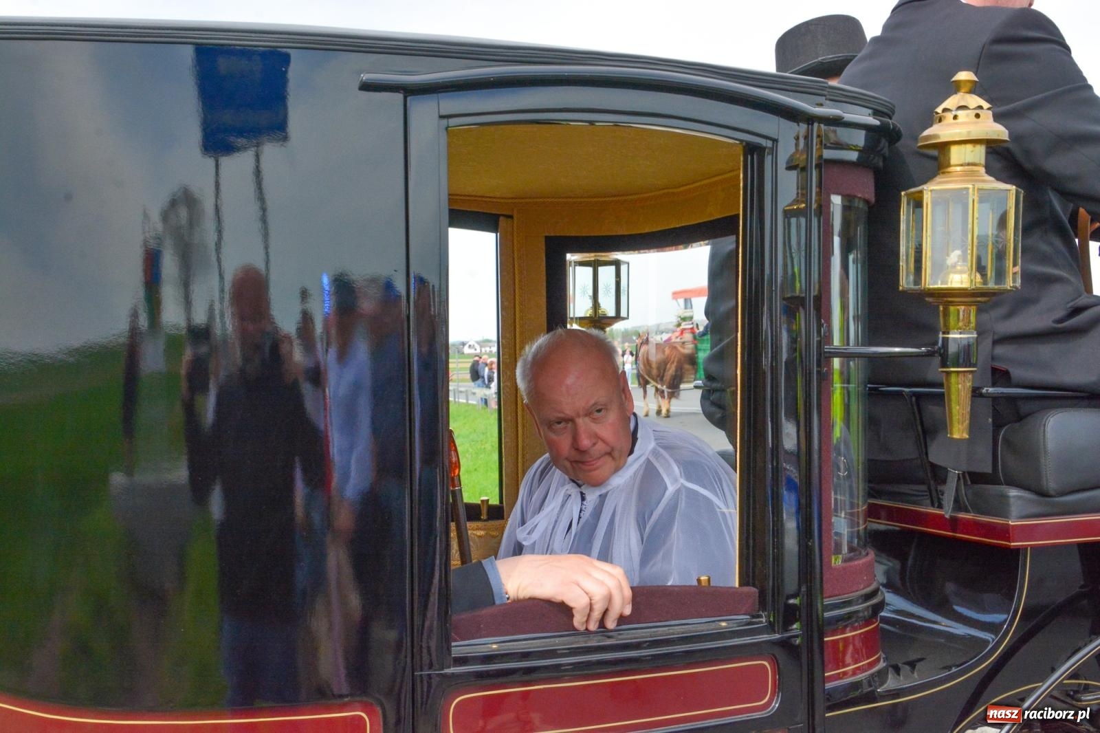 Zdjęcie w galerii na portalu naszraciborz.pl: 117 koni doliczono się podczas wielkanocnej procesji konnej w Bieńkowicach [FOTO i WIDEO] wiadomości z regionu
