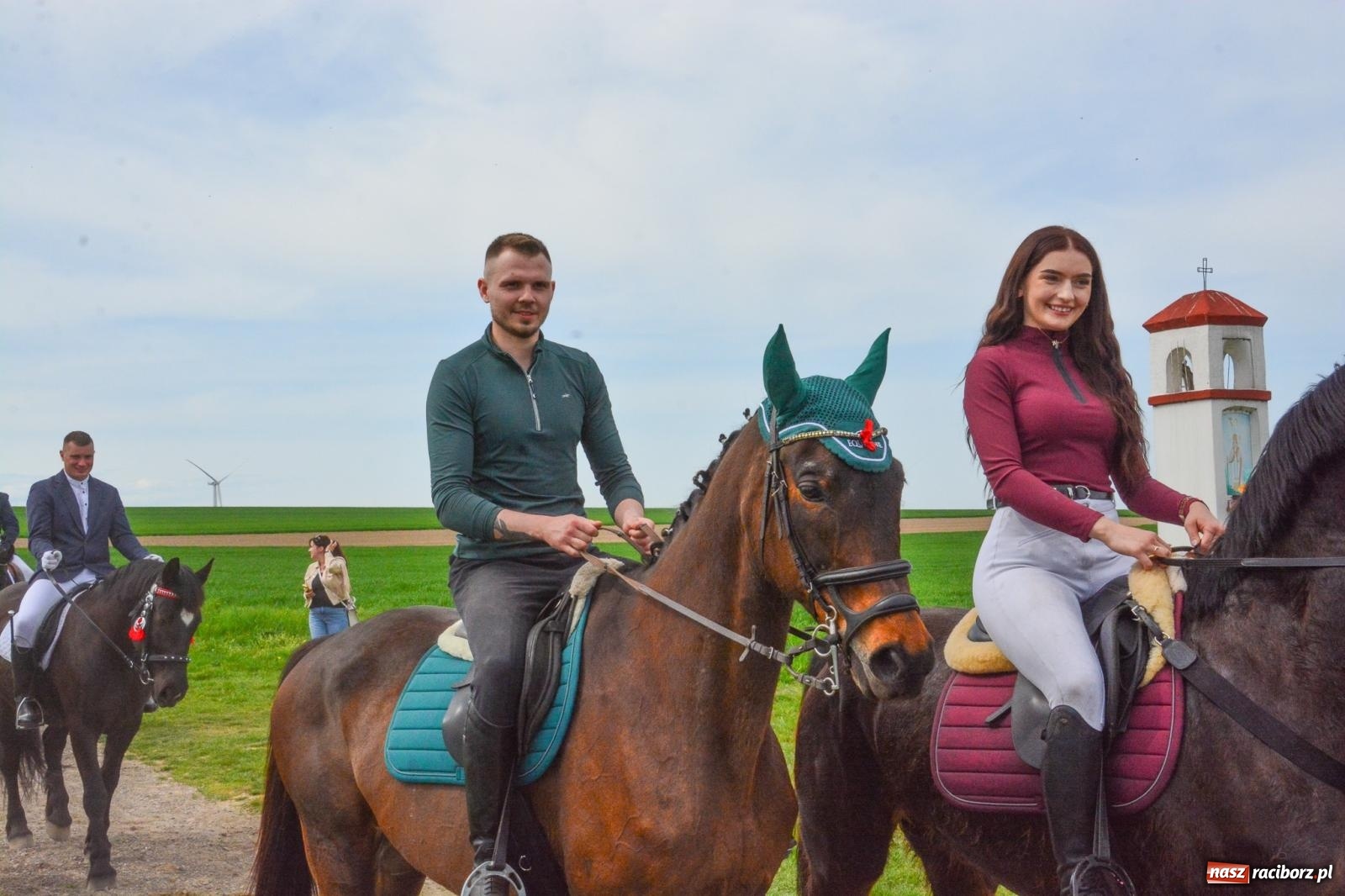 Zdjęcie w galerii na portalu naszraciborz.pl: 117 koni doliczono się podczas wielkanocnej procesji konnej w Bieńkowicach [FOTO i WIDEO] wiadomości z regionu