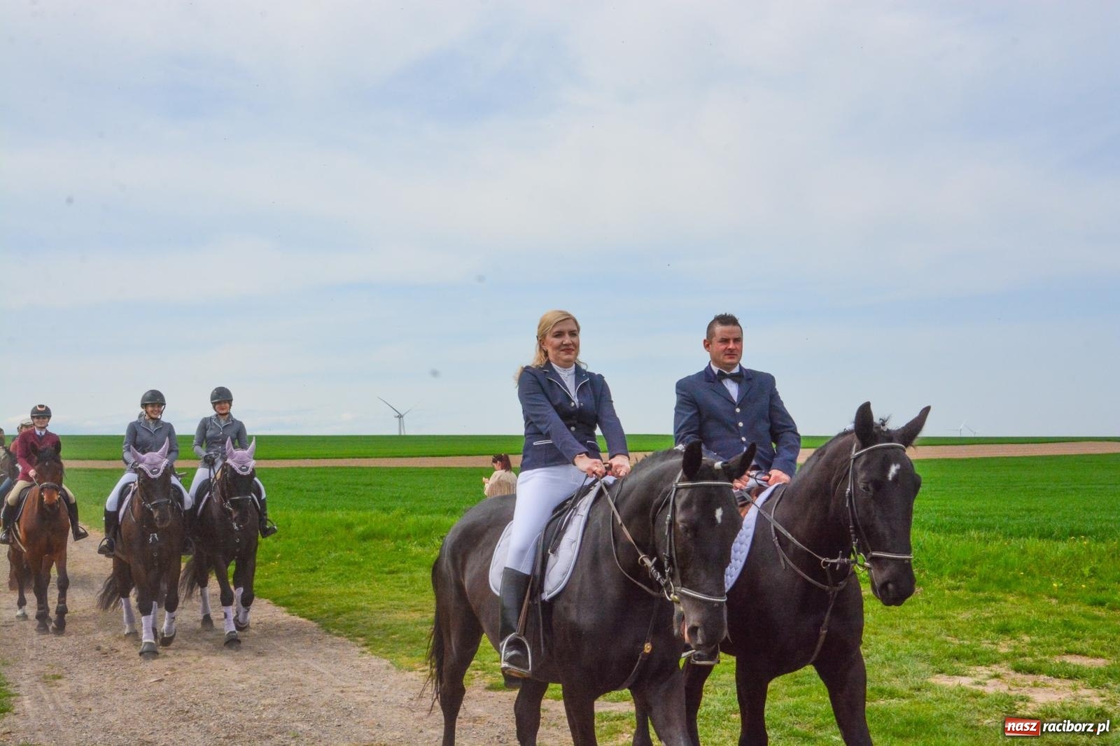 Zdjęcie w galerii na portalu naszraciborz.pl: 117 koni doliczono się podczas wielkanocnej procesji konnej w Bieńkowicach [FOTO i WIDEO] wiadomości z regionu