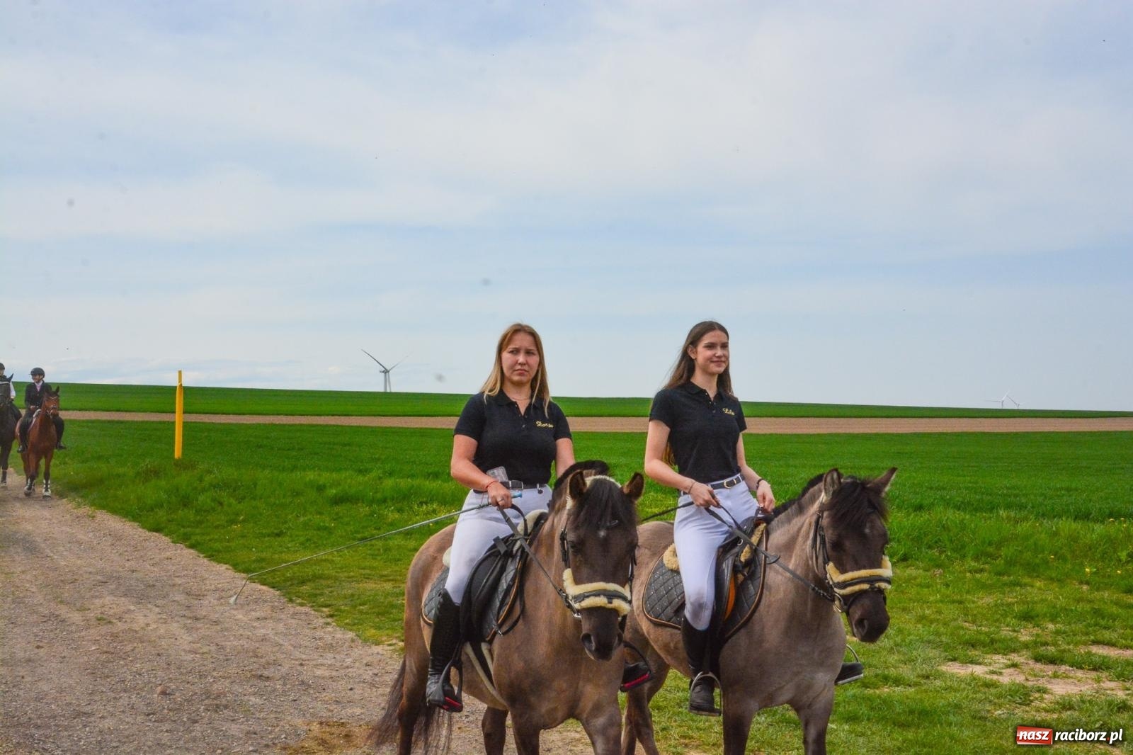 Zdjęcie w galerii na portalu naszraciborz.pl: 117 koni doliczono się podczas wielkanocnej procesji konnej w Bieńkowicach [FOTO i WIDEO] wiadomości z regionu