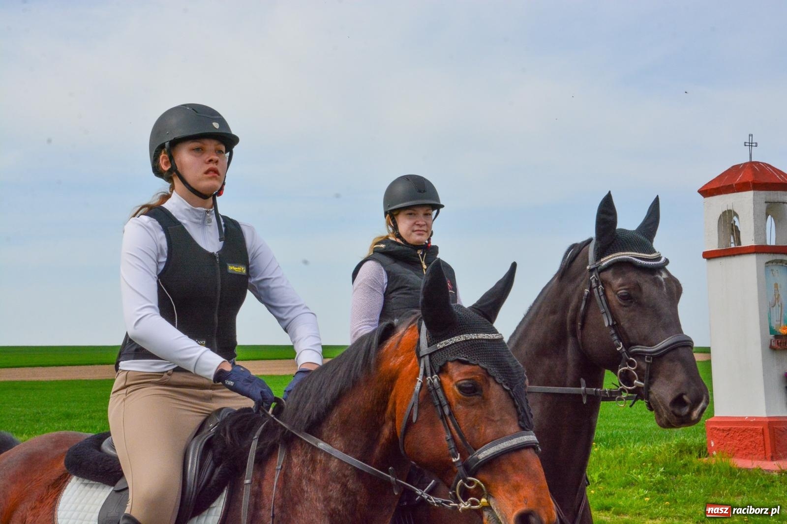 Zdjęcie w galerii na portalu naszraciborz.pl: 117 koni doliczono się podczas wielkanocnej procesji konnej w Bieńkowicach [FOTO i WIDEO] wiadomości z regionu