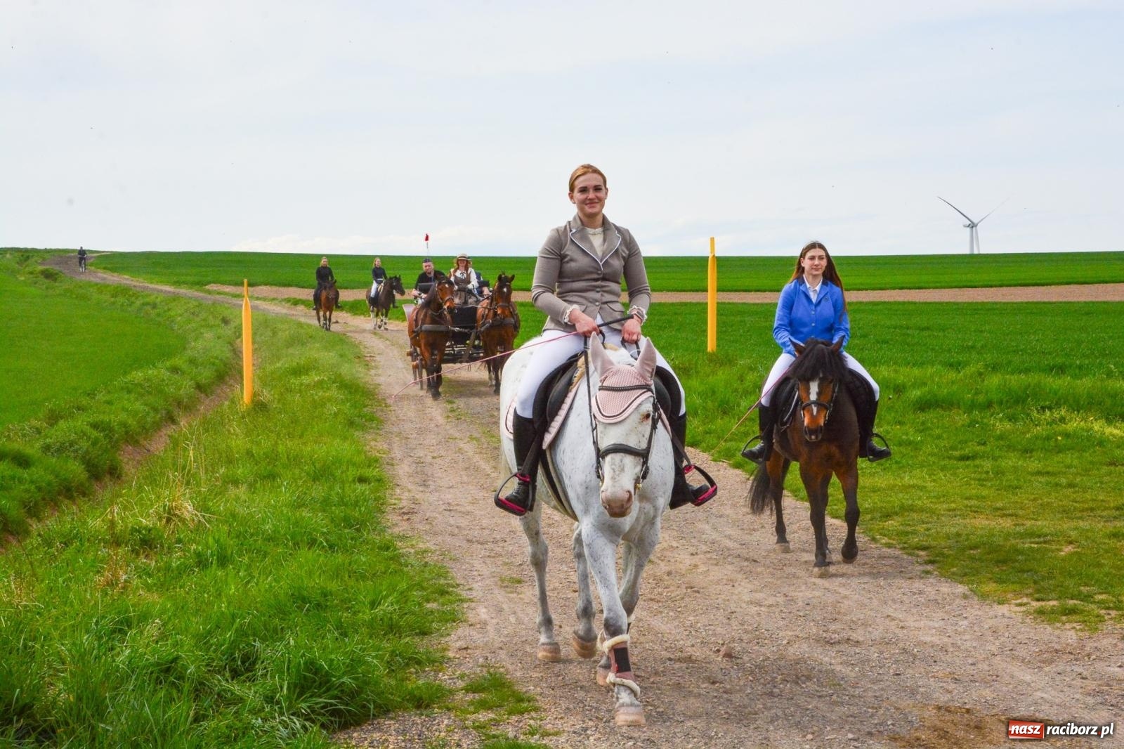 Zdjęcie w galerii na portalu naszraciborz.pl: 117 koni doliczono się podczas wielkanocnej procesji konnej w Bieńkowicach [FOTO i WIDEO] wiadomości z regionu