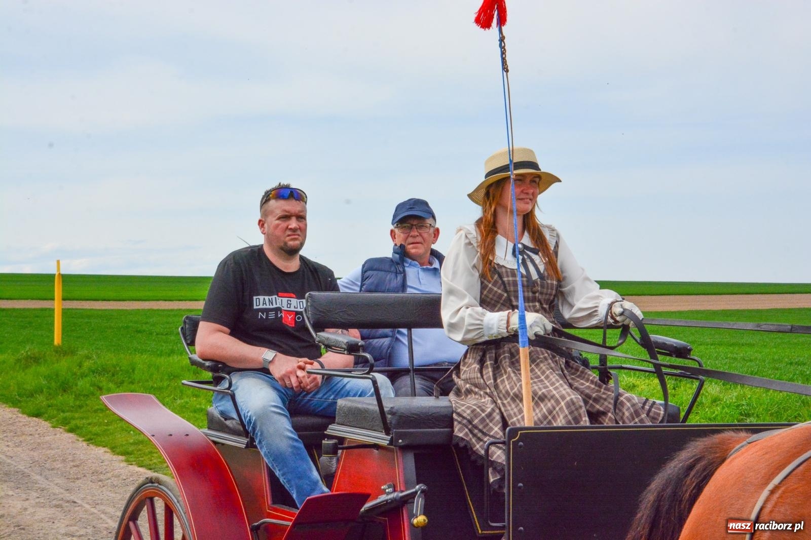 Zdjęcie w galerii na portalu naszraciborz.pl: 117 koni doliczono się podczas wielkanocnej procesji konnej w Bieńkowicach [FOTO i WIDEO] wiadomości z regionu