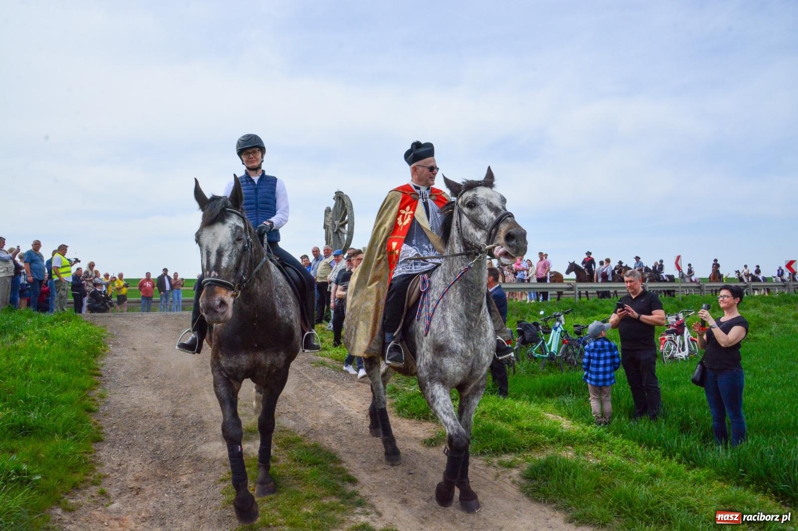Zdjęcie w galerii na portalu naszraciborz.pl: Procesja konna w Sudole przeszła granicami Raciborza z modlitwą o urodzaj [FOTO i WIDEO] wiadomości z regionu