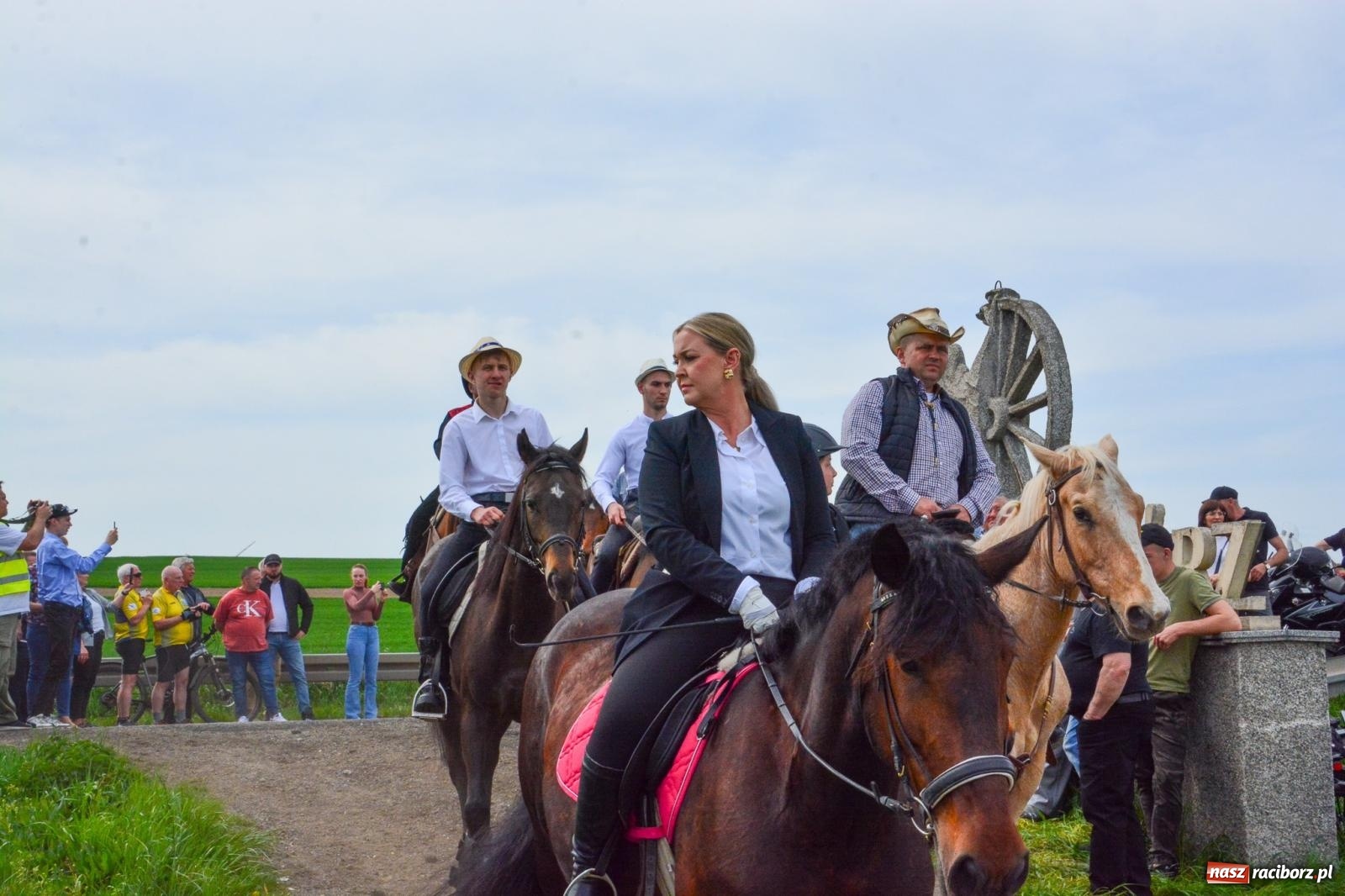 Zdjęcie w galerii na portalu naszraciborz.pl: Procesja konna w Sudole przeszła granicami Raciborza z modlitwą o urodzaj [FOTO i WIDEO] wiadomości z regionu