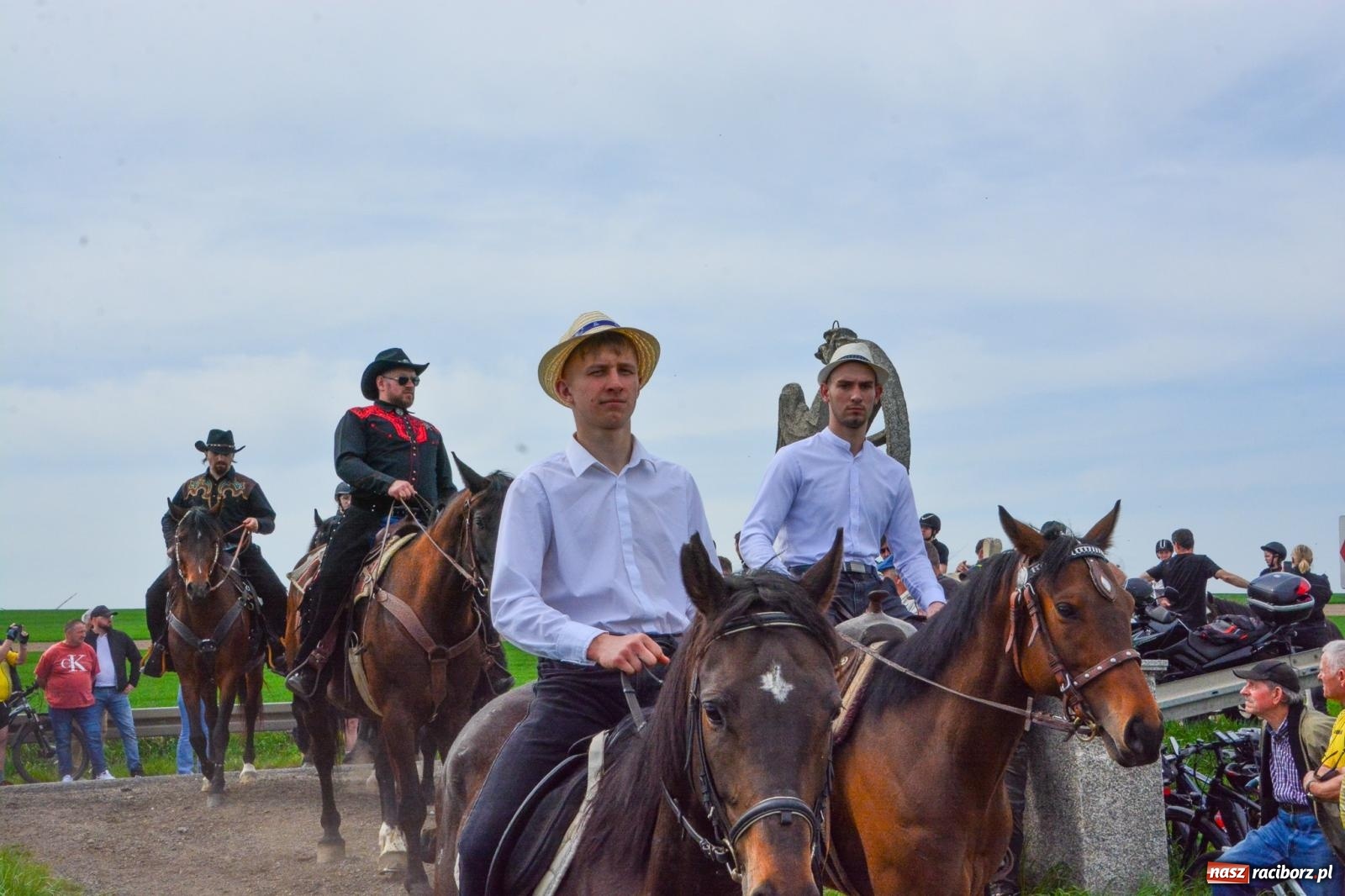 Zdjęcie w galerii na portalu naszraciborz.pl: Procesja konna w Sudole przeszła granicami Raciborza z modlitwą o urodzaj [FOTO i WIDEO] wiadomości z regionu