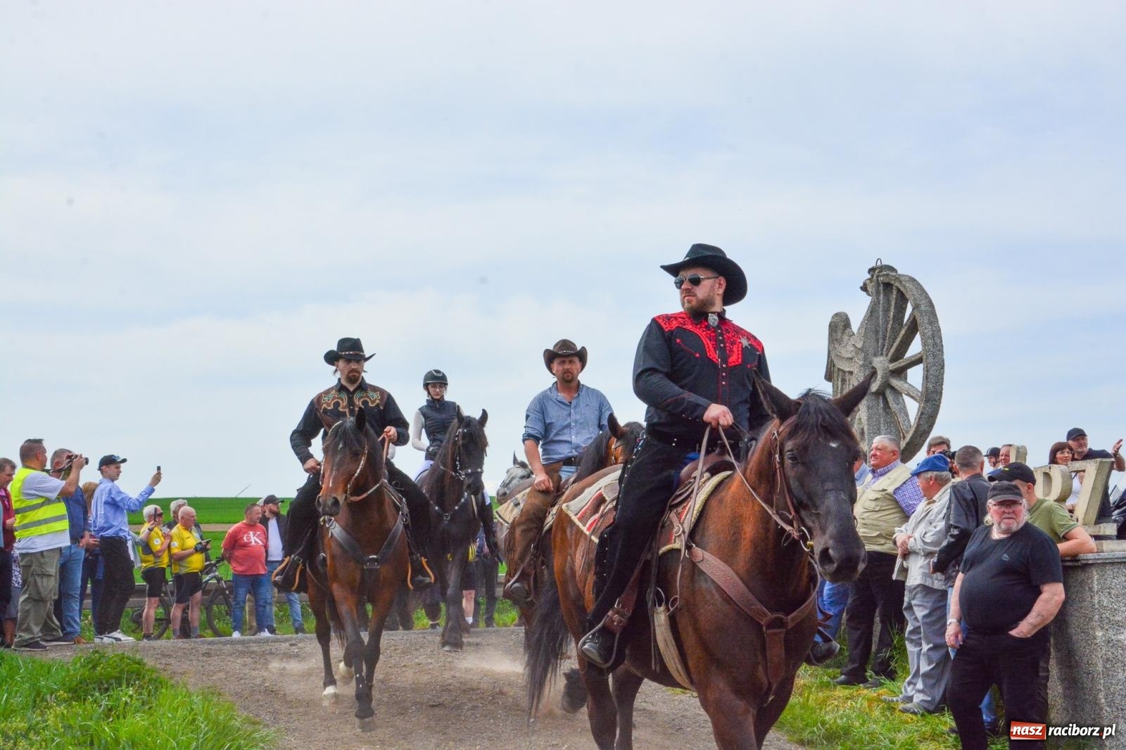 Zdjęcie w galerii na portalu naszraciborz.pl: Procesja konna w Sudole przeszła granicami Raciborza z modlitwą o urodzaj [FOTO i WIDEO] wiadomości z regionu