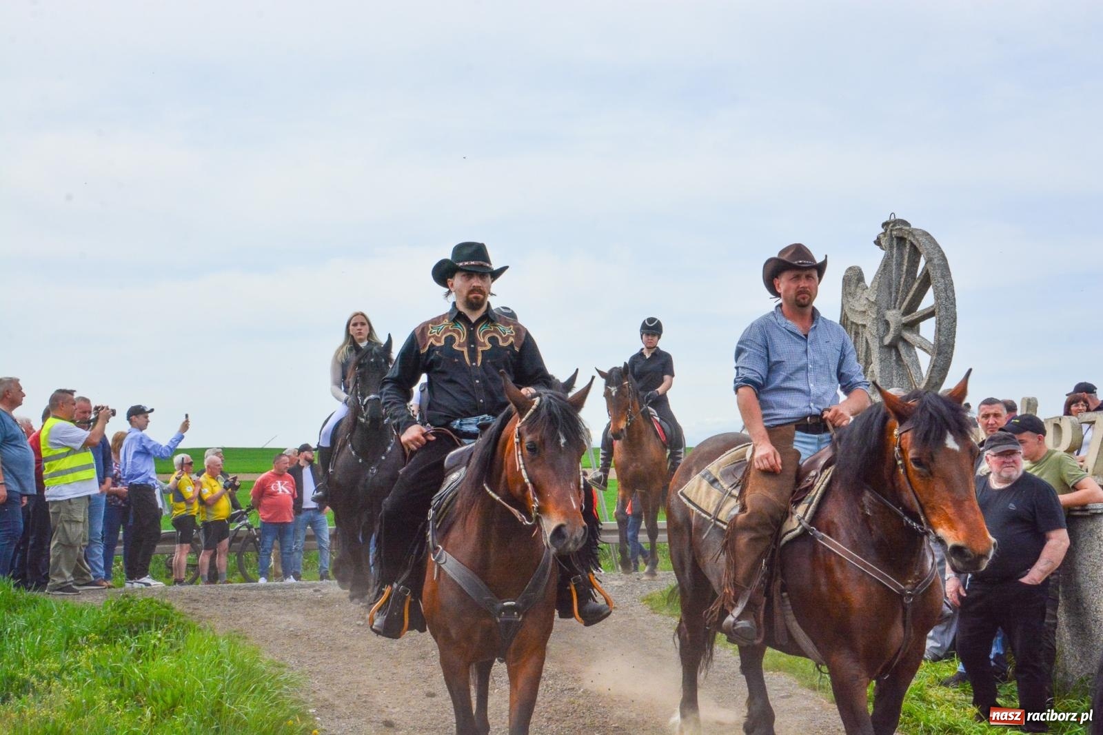 Zdjęcie w galerii na portalu naszraciborz.pl: Procesja konna w Sudole przeszła granicami Raciborza z modlitwą o urodzaj [FOTO i WIDEO] wiadomości z regionu