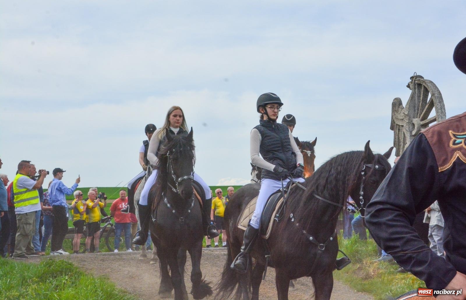 Zdjęcie w galerii na portalu naszraciborz.pl: Procesja konna w Sudole przeszła granicami Raciborza z modlitwą o urodzaj [FOTO i WIDEO] wiadomości z regionu