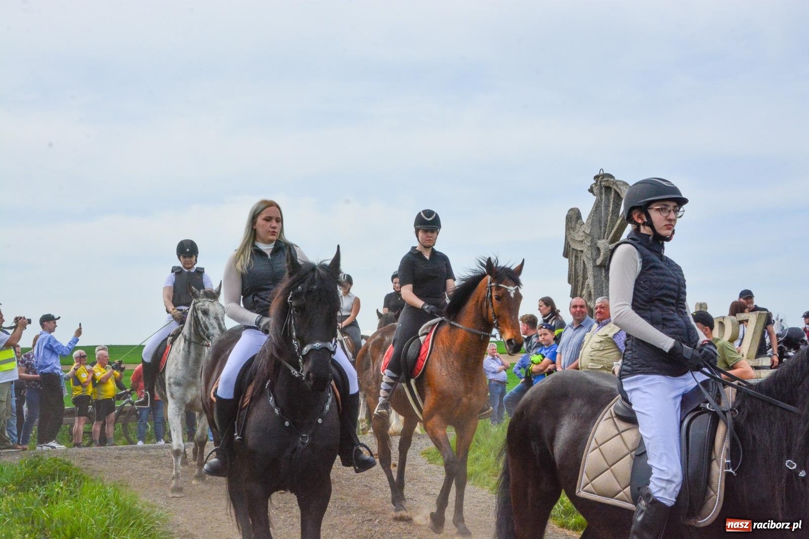 Zdjęcie w galerii na portalu naszraciborz.pl: Procesja konna w Sudole przeszła granicami Raciborza z modlitwą o urodzaj [FOTO i WIDEO] wiadomości z regionu
