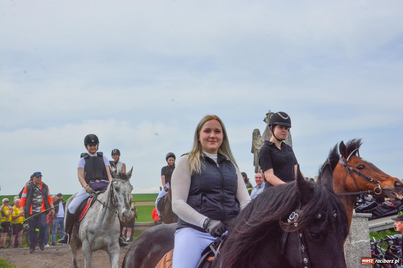 Zdjęcie w galerii na portalu naszraciborz.pl: Procesja konna w Sudole przeszła granicami Raciborza z modlitwą o urodzaj [FOTO i WIDEO] wiadomości z regionu