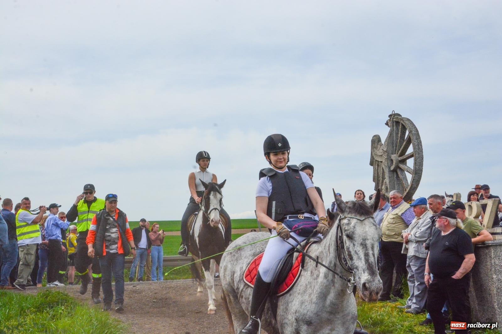 Zdjęcie w galerii na portalu naszraciborz.pl: Procesja konna w Sudole przeszła granicami Raciborza z modlitwą o urodzaj [FOTO i WIDEO] wiadomości z regionu