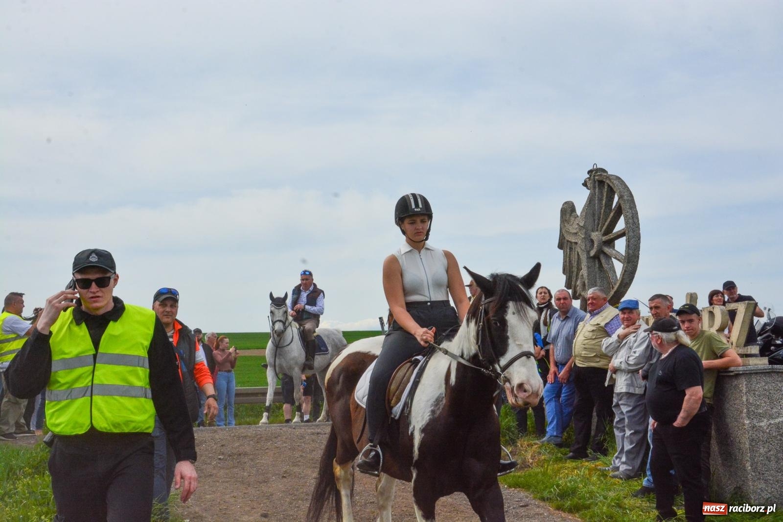 Zdjęcie w galerii na portalu naszraciborz.pl: Procesja konna w Sudole przeszła granicami Raciborza z modlitwą o urodzaj [FOTO i WIDEO] wiadomości z regionu