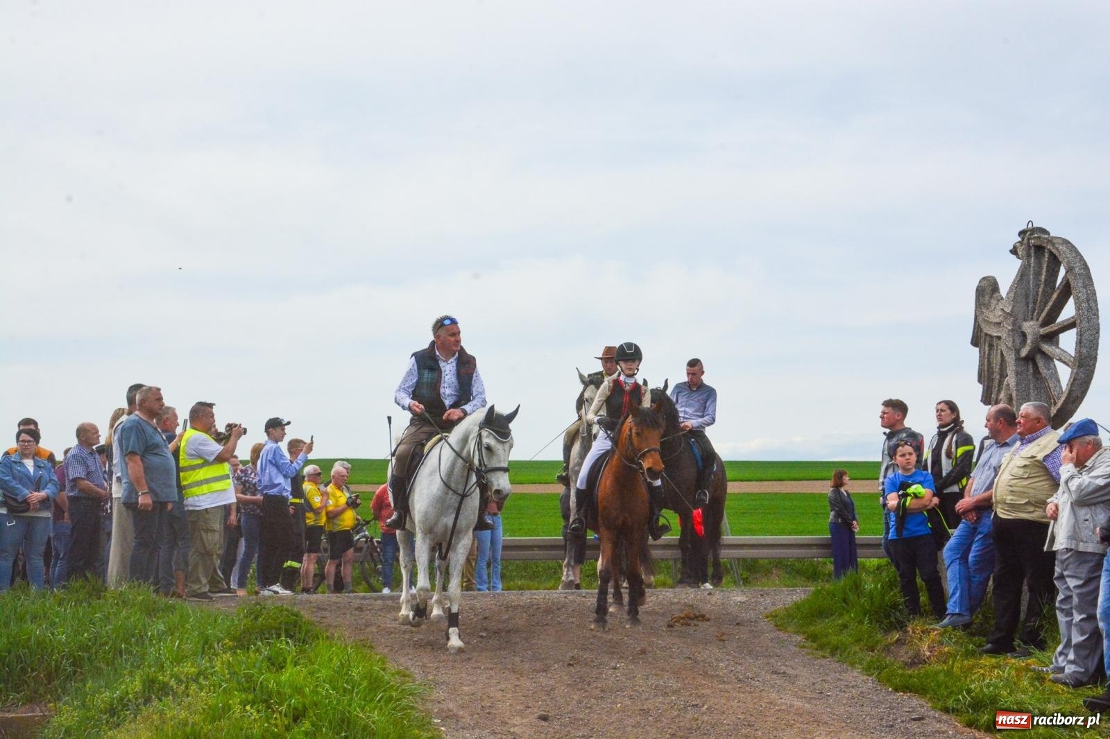Zdjęcie w galerii na portalu naszraciborz.pl: Procesja konna w Sudole przeszła granicami Raciborza z modlitwą o urodzaj [FOTO i WIDEO] wiadomości z regionu