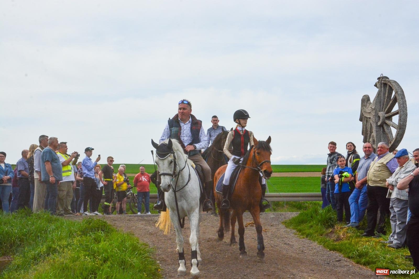Zdjęcie w galerii na portalu naszraciborz.pl: Procesja konna w Sudole przeszła granicami Raciborza z modlitwą o urodzaj [FOTO i WIDEO] wiadomości z regionu