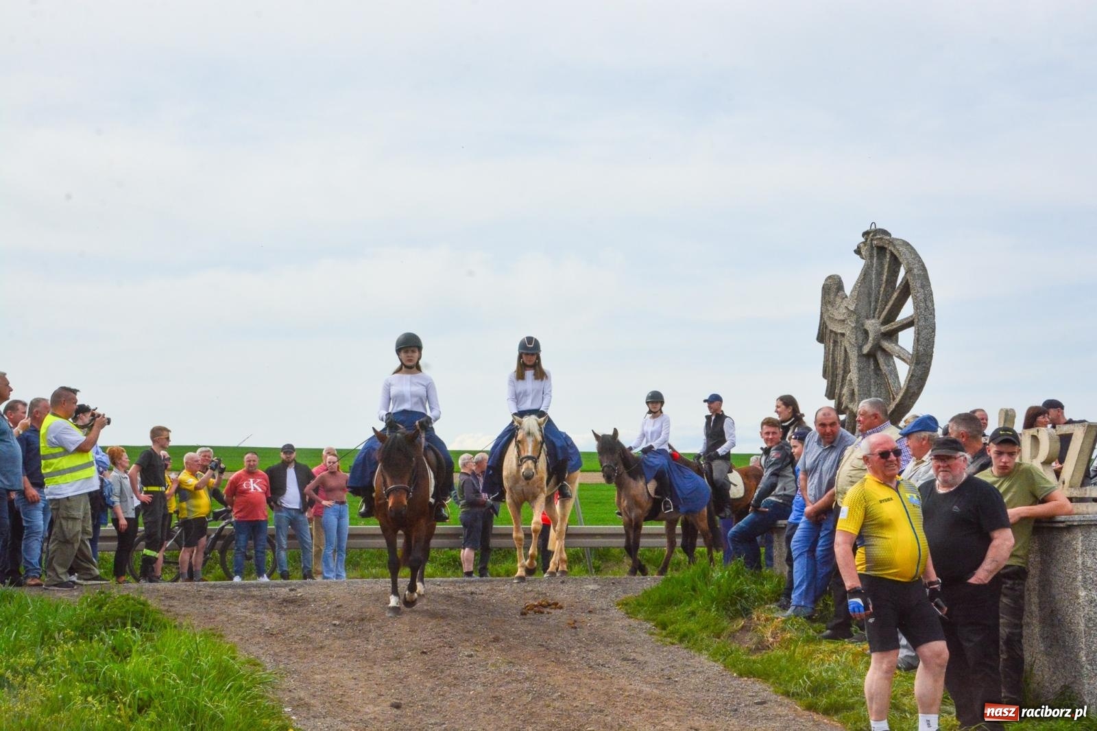 Zdjęcie w galerii na portalu naszraciborz.pl: Procesja konna w Sudole przeszła granicami Raciborza z modlitwą o urodzaj [FOTO i WIDEO] wiadomości z regionu
