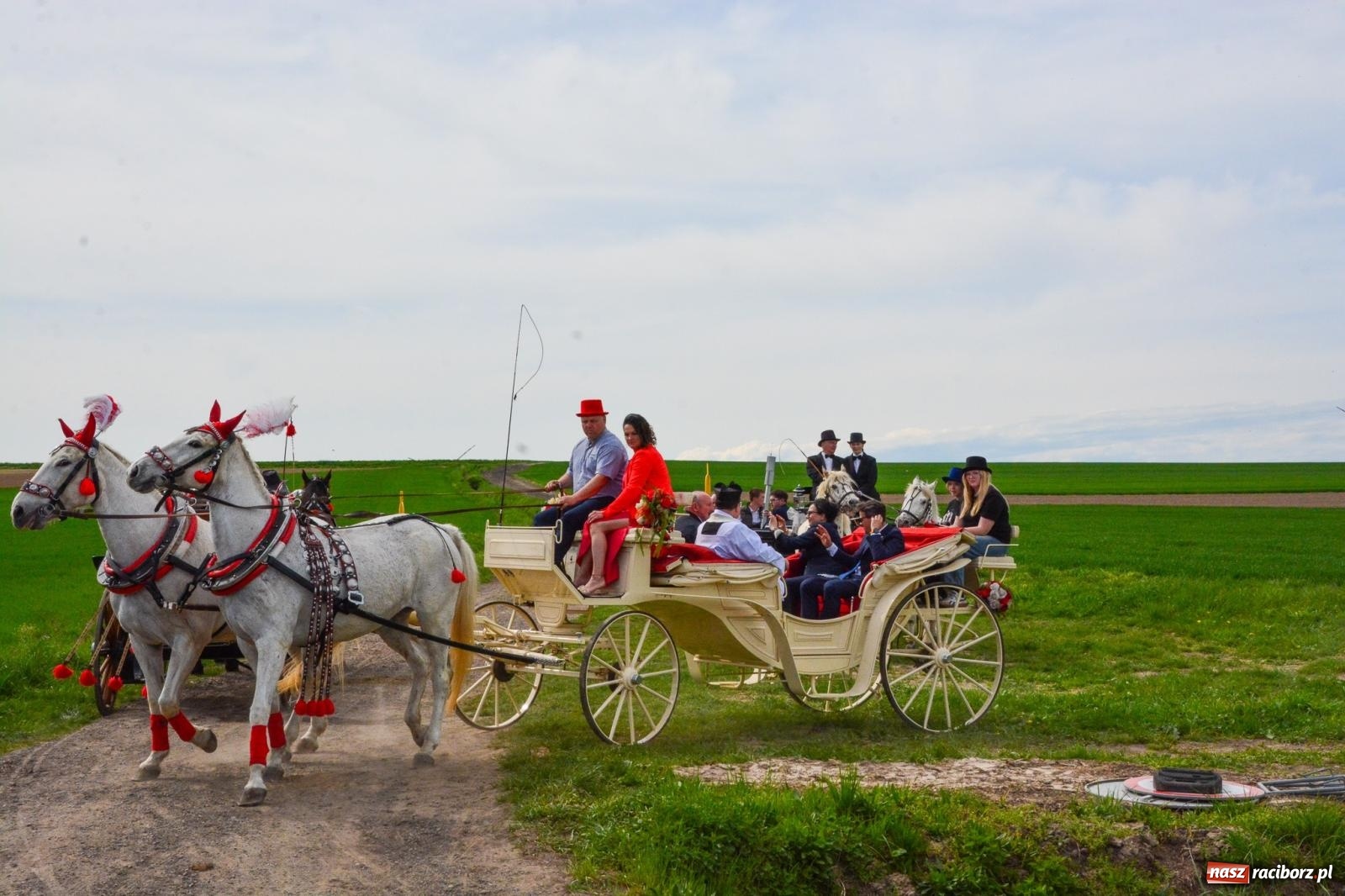 Zdjęcie w galerii na portalu naszraciborz.pl: Procesja konna w Sudole przeszła granicami Raciborza z modlitwą o urodzaj [FOTO i WIDEO] wiadomości z regionu