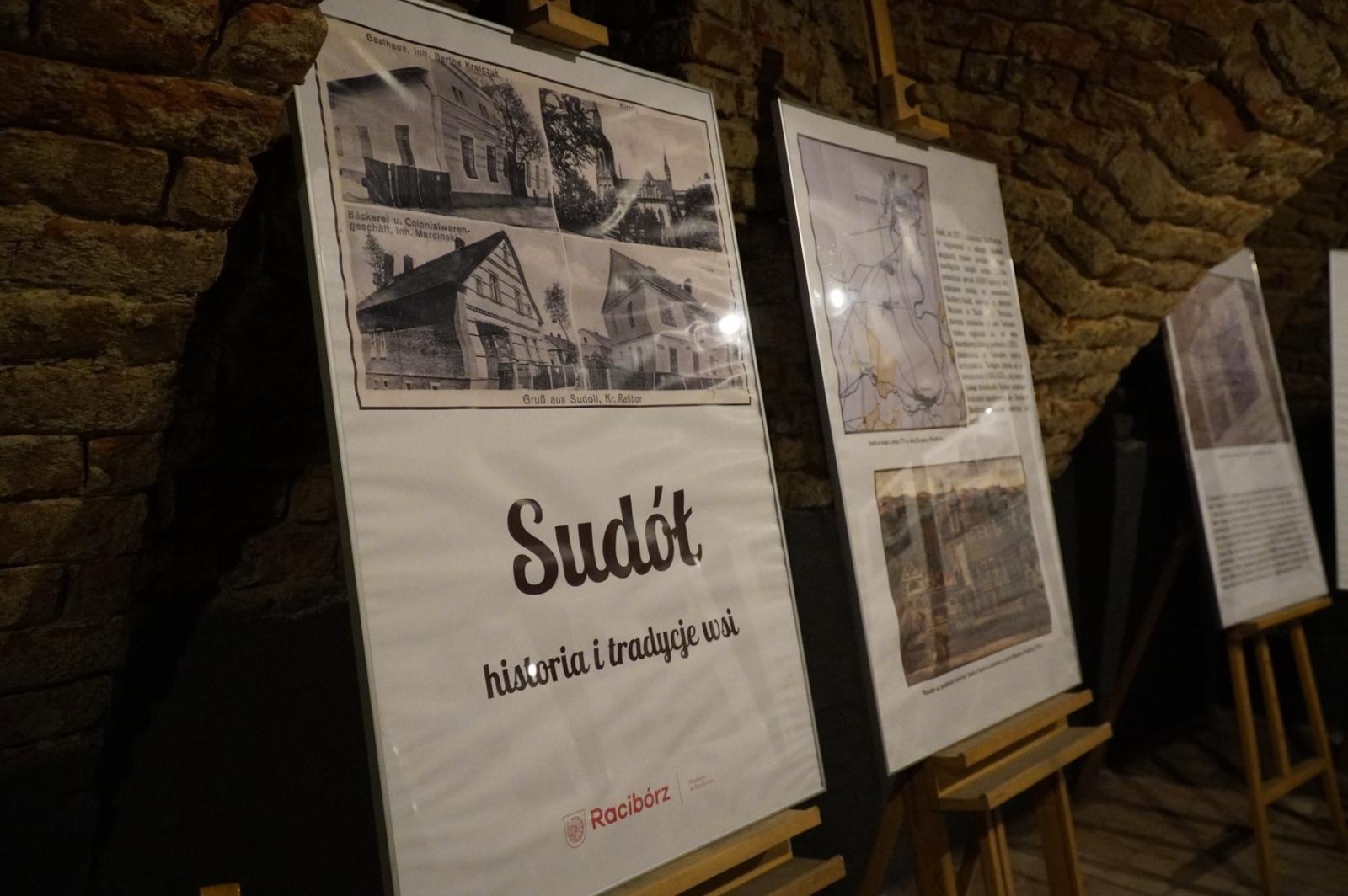 Zdjęcie w galerii na portalu naszraciborz.pl: Wystawa plenerowa Sudół – historia i tradycje wsi wiadomości z regionu