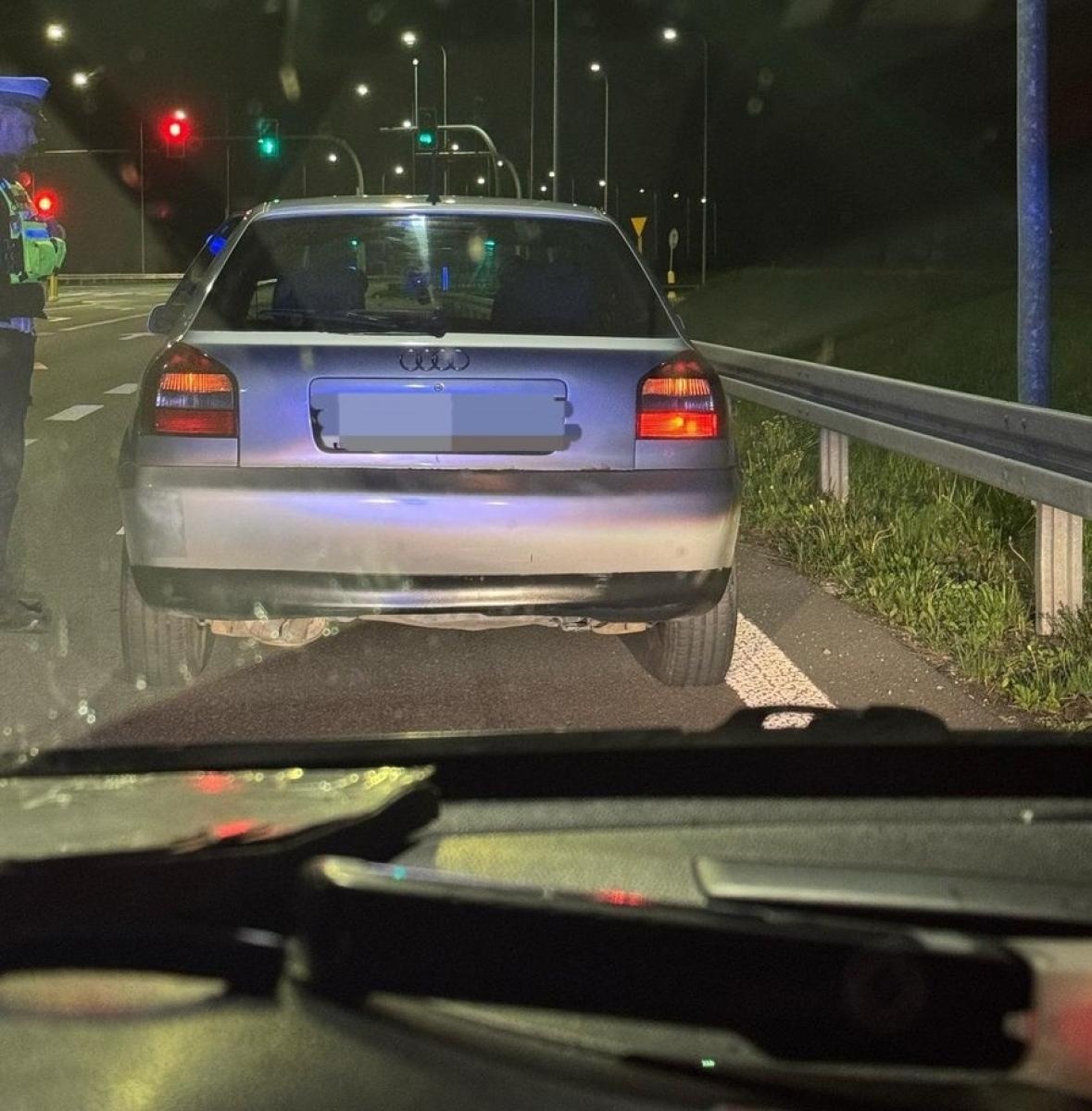 Zdjęcie w galerii na portalu naszraciborz.pl: Cztery zakazy i alkohol. Zatrzymanie na Podmiejskiej w Raciborzu wiadomości z regionu