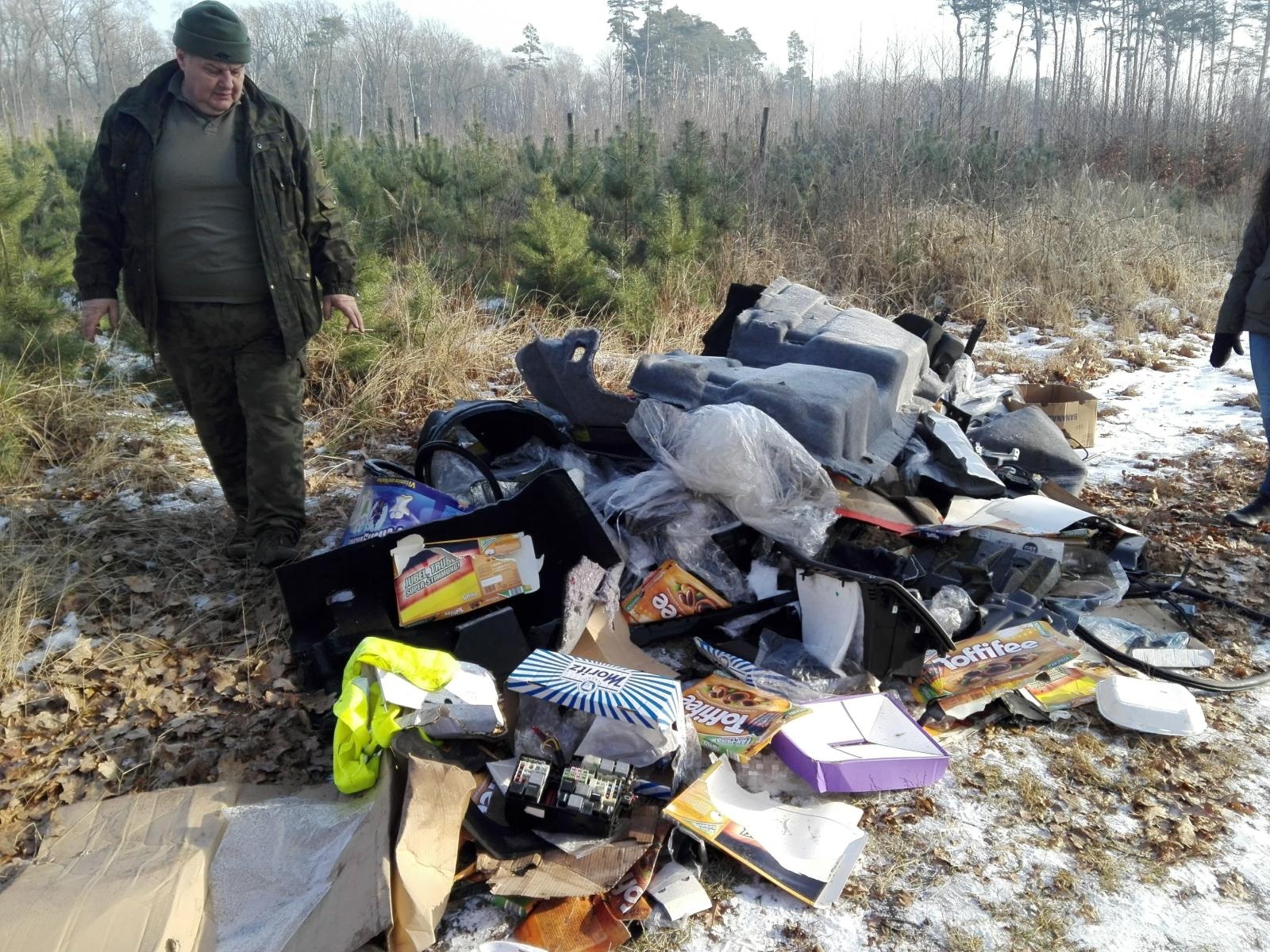 Zdjęcie w galerii na portalu naszraciborz.pl: Śmieci w lasach - niekończąca się opowieść wiadomości z regionu
