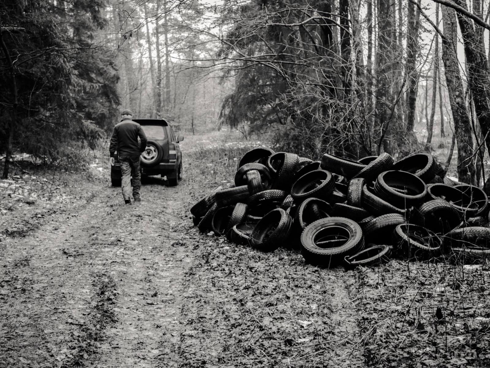 Zdjęcie w galerii na portalu naszraciborz.pl: Śmieci w lasach - niekończąca się opowieść wiadomości z regionu