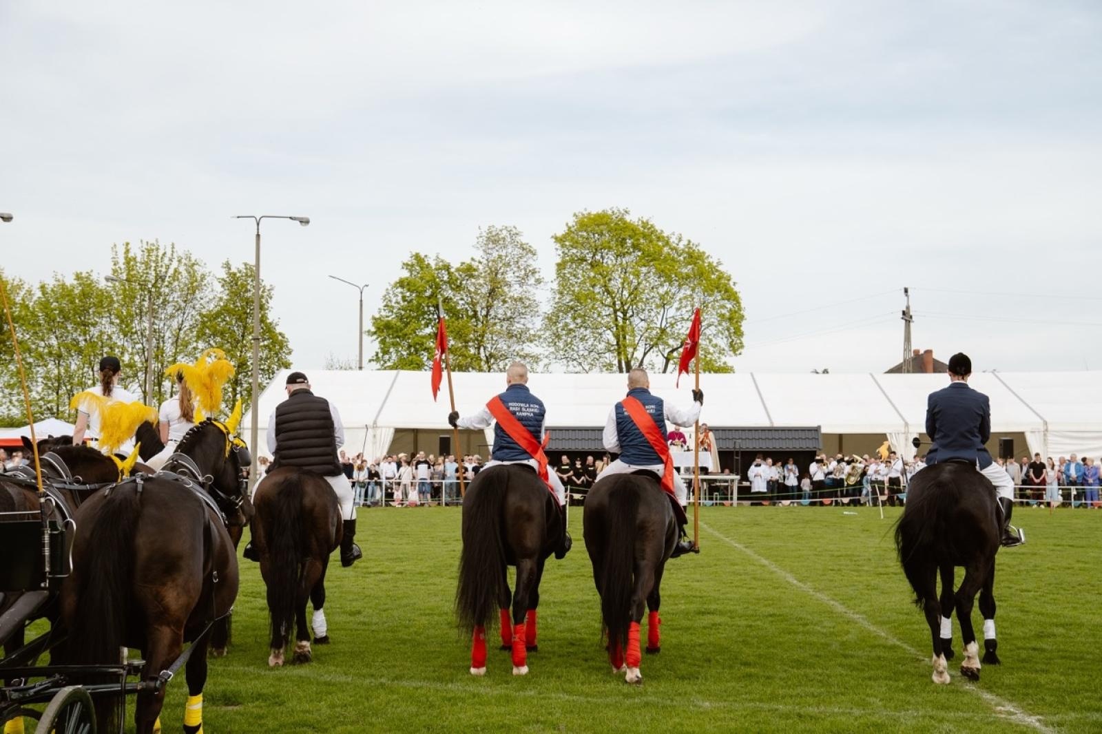Zdjęcie w galerii na portalu naszraciborz.pl: Tradycyjna pietrowicka procesja wielkanocna na bis. Pielęgnowanie ducha i historii wiadomości z regionu
