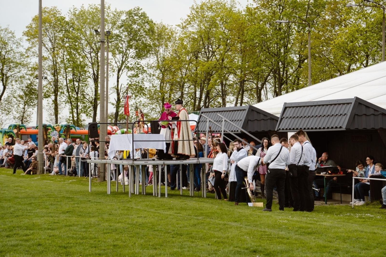 Zdjęcie w galerii na portalu naszraciborz.pl: Tradycyjna pietrowicka procesja wielkanocna na bis. Pielęgnowanie ducha i historii wiadomości z regionu