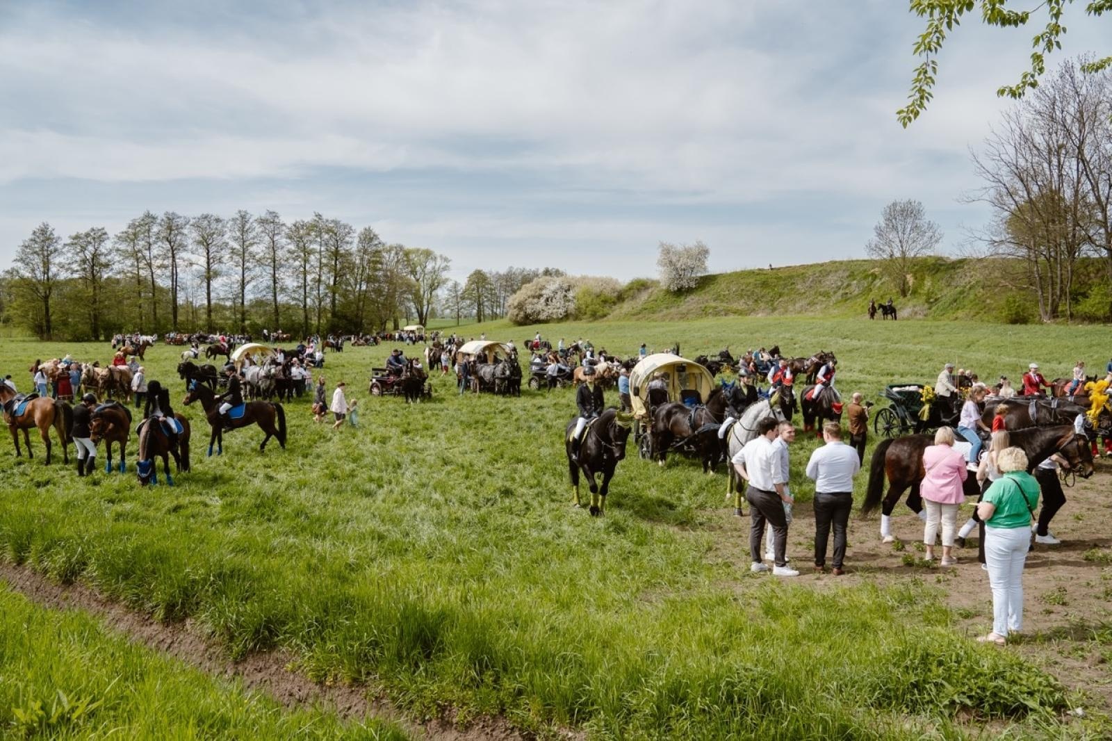 Zdjęcie w galerii na portalu naszraciborz.pl: Tradycyjna pietrowicka procesja wielkanocna na bis. Pielęgnowanie ducha i historii wiadomości z regionu