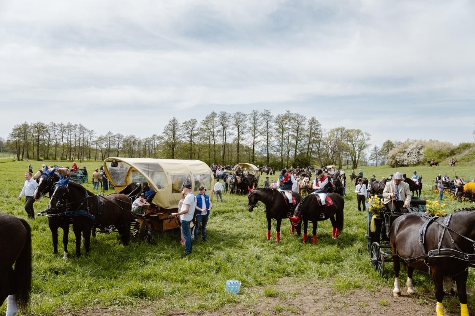 Zdjęcie w galerii na portalu naszraciborz.pl: Tradycyjna pietrowicka procesja wielkanocna na bis. Pielęgnowanie ducha i historii wiadomości z regionu