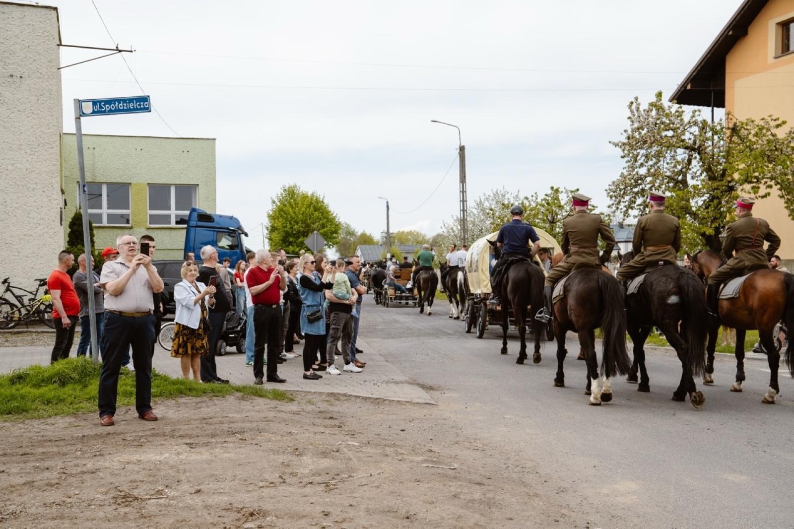 Zdjęcie w galerii na portalu naszraciborz.pl: Tradycyjna pietrowicka procesja wielkanocna na bis. Pielęgnowanie ducha i historii wiadomości z regionu