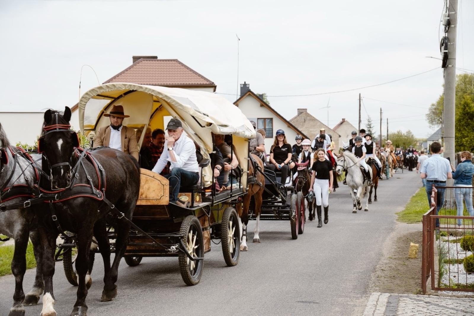 Zdjęcie w galerii na portalu naszraciborz.pl: Tradycyjna pietrowicka procesja wielkanocna na bis. Pielęgnowanie ducha i historii wiadomości z regionu