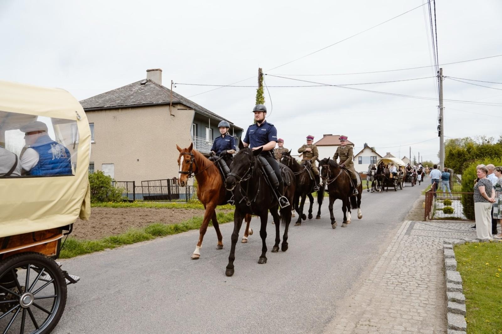 Zdjęcie w galerii na portalu naszraciborz.pl: Tradycyjna pietrowicka procesja wielkanocna na bis. Pielęgnowanie ducha i historii wiadomości z regionu