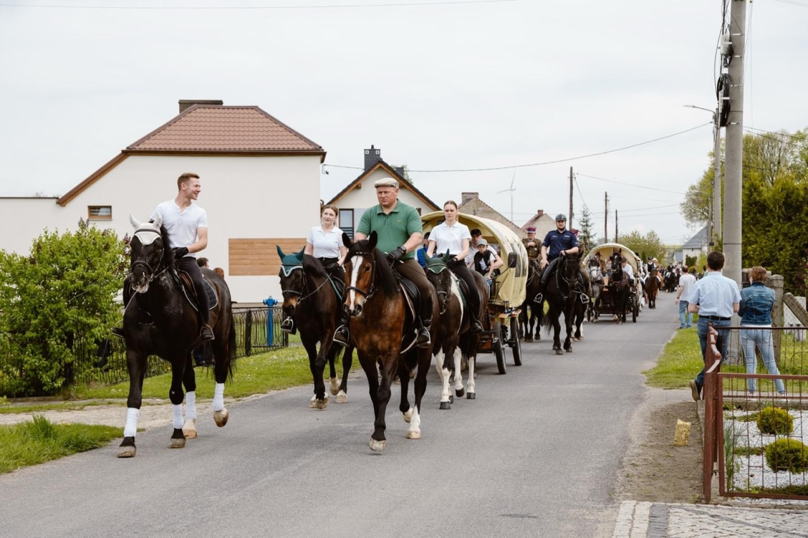 Zdjęcie w galerii na portalu naszraciborz.pl: Tradycyjna pietrowicka procesja wielkanocna na bis. Pielęgnowanie ducha i historii wiadomości z regionu