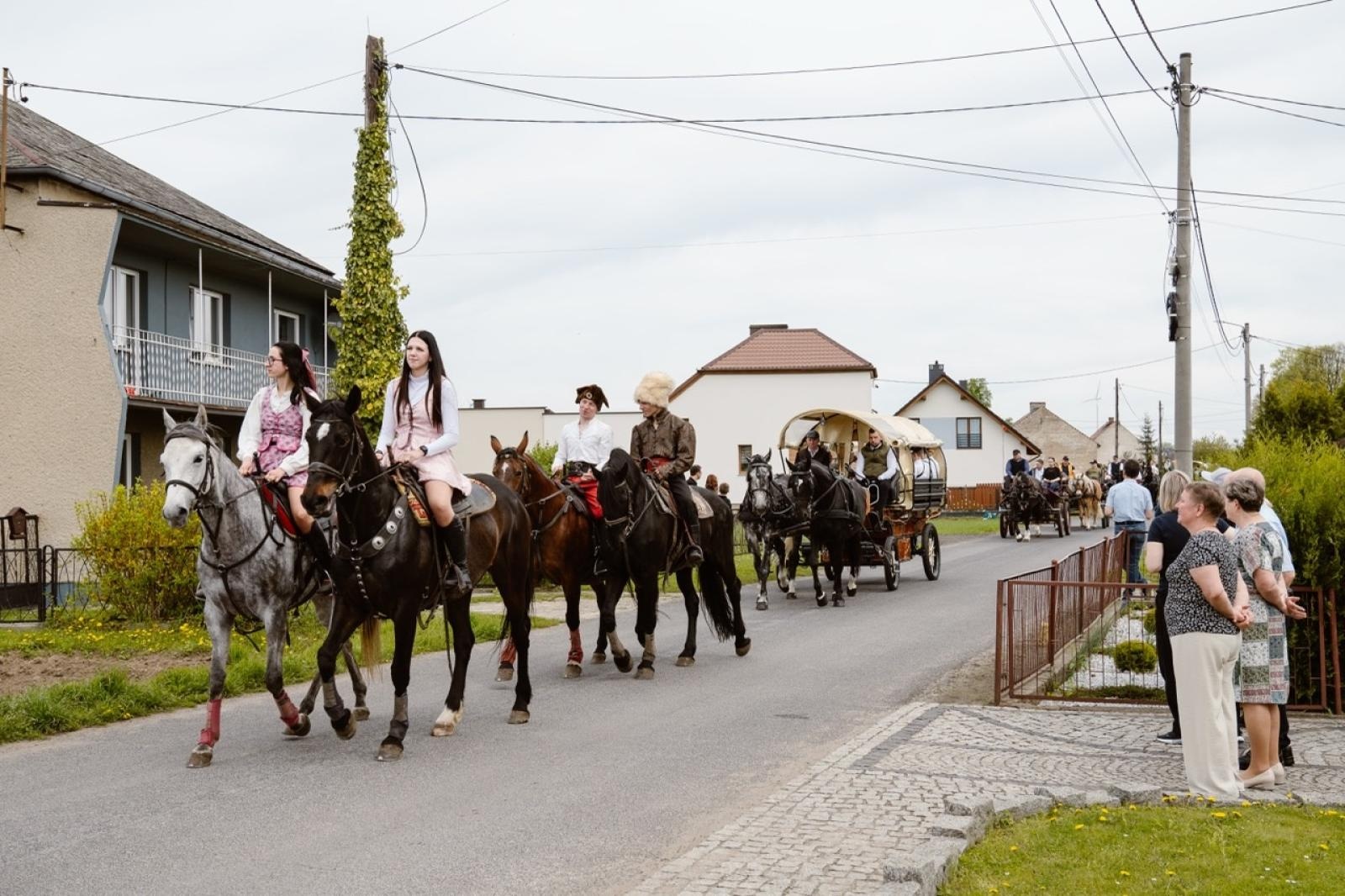Zdjęcie w galerii na portalu naszraciborz.pl: Tradycyjna pietrowicka procesja wielkanocna na bis. Pielęgnowanie ducha i historii wiadomości z regionu