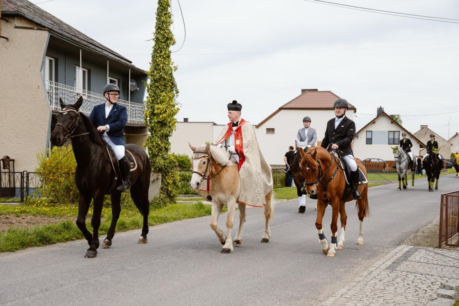 Zdjęcie w galerii na portalu naszraciborz.pl: Tradycyjna pietrowicka procesja wielkanocna na bis. Pielęgnowanie ducha i historii wiadomości z regionu