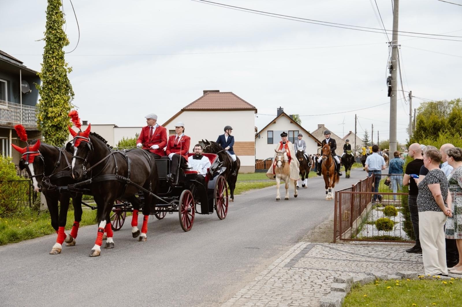 Zdjęcie w galerii na portalu naszraciborz.pl: Tradycyjna pietrowicka procesja wielkanocna na bis. Pielęgnowanie ducha i historii wiadomości z regionu